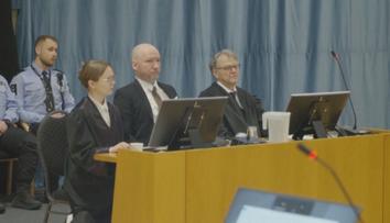 Norský masový vrah Breivik žaluje stát. Osobně se dostavil k soudu