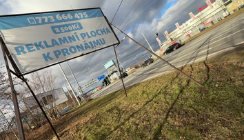 Nelegální billboardy zaplavují Česko. Provozovatel má být napojen na slovenské podsvětí