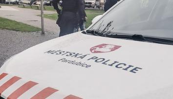 Cizinec přepadl postiženého muže. V centru Pardubic ho měl zbít a okrást