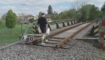Loňské povodně zničily několik železnic. Do Vrbna se vlaky vrátí už v červnu