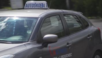 Bitvy v autoškolách se nekonají. Žáci mají po pauze ze zkoušek strach