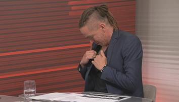 Bartoš ve vysílání ukázal tetování. Chodí mi různé nemravné věci, prohlásil