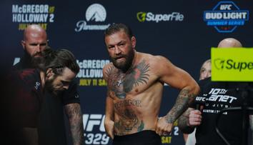 McGregorův hororový comeback. Zranění v prvních vteřinách, vítězí Holloway