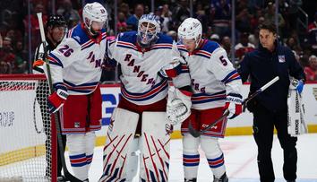 Z pohádky do noční můry. Gólman NHL skóroval i asistoval, teď přišla krutá rána