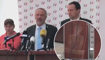 Na pultík KSČM promítli Horákovou. Kalousek řekl, kdo za tím stojí