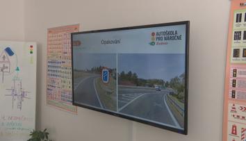 Největší reforma autoškol skončila pod stolem. Problémy mezitím nabobtnaly