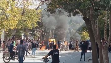 Velký úspěch protestujících. Írán zruší mravnostní policii
