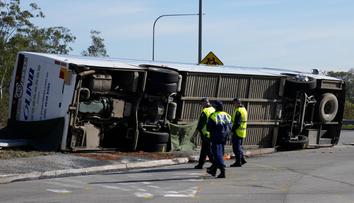 Tragické zakončení svatby. Autobus s hosty havaroval, deset z nich zemřelo