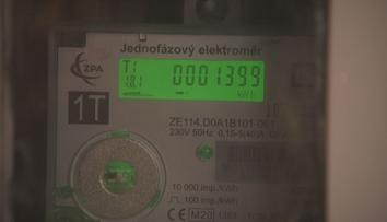Řada dodavatelů energií stále snižuje ceny. Lidé využívají i kratší fixace