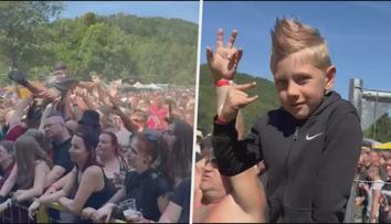 VIDEO: Výstřední účesy a pogující dav. Na festival v Brněnci dorazily stovky punkáčů