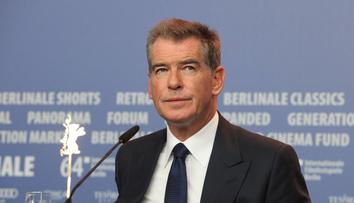 Pokuta pro herce Pierce Brosnana! Stovky dolarů za pohyb v zakázané termální oblasti Yellowstone