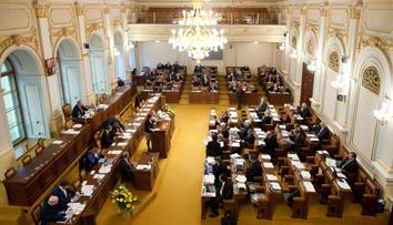 Ať Češi rozhodnou o vystoupení z EU! Ve Sněmovně to vřelo