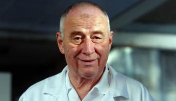 Zemřel lékař Josef Koutecký, život zasvětil dětem s rakovinou