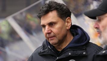 Česká hokejová legenda u moře: Manželka ukázala bujný dekolt, pár září štěstím