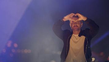 Koncert v oblacích! David Guetta hrál 321 metrů nad zemí