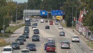 Kolony a dlouhá čekání. V jihočeské metropoli kolabuje doprava