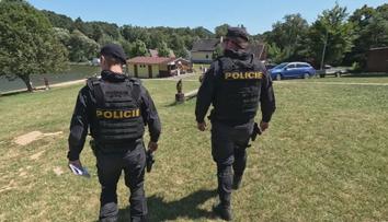Z kempu u Doks zmizely věci za stovky tisíc. Lidé jsou méně ostražití, tvrdí policisté