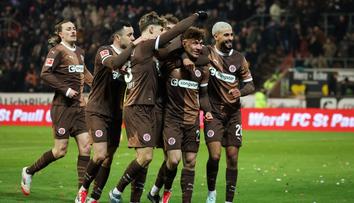 Kadeřábek ani Jurásek nezabránili prohře. Důležité vítězství pro St. Pauli