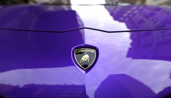 Záhadný nález: Uprostřed pralesa objevili opuštěné a zbědované luxusní lambo