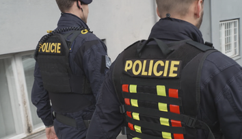 Muže z Teplic propustili z vězení. Hned po návratu mu kamarád usekl prst mačetou
