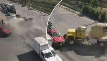 Strašidelná nehoda: Rozjetá míchačka letěla ulicí, smetla vše, co jí stálo v cestě