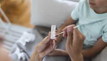 V Česku je nová varianta covidu. Laboratoře potvrdily dva případy