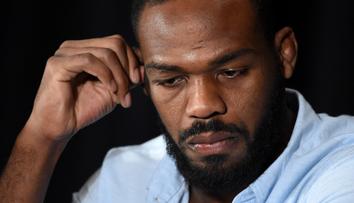 Jon Jones opět skončil v poutech! Nyní kvůli barmance ze stripbaru