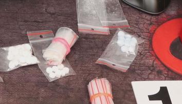 Na Šumpersku proběhl zátah na drogy. Hlavnímu podezřelému je teprve 19 let