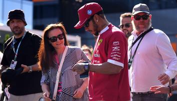 Hamilton: Jsem úplně k ničemu. Tým asi potřebuje vyměnit řidiče