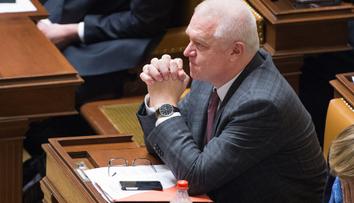 "Chtěl jsem státu ušetřit peníze," vysvětloval Faltýnek poslancům