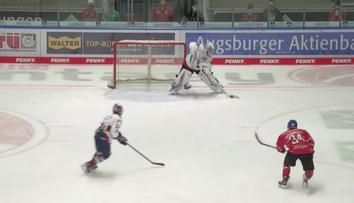 Bryskní počin hokejového mladíčka! Brankář dal gól přes celé kluziště