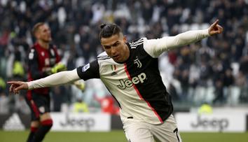 Cristiano Ronaldo přiletěl zpátky do Turína! Teď musí do karantény