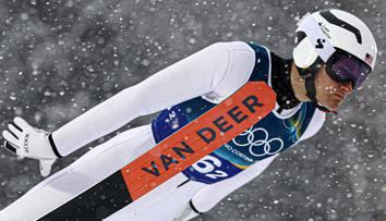 Nebezpečné selhání na olympiádě. Američana na můstku trefil fukar
