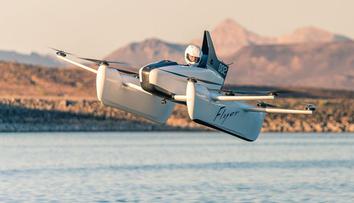 Nový způsob dopravy? Miliardář postavil létající monopost