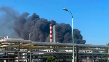 Obří exploze v závodě MOL. Jeden člověk zemřel, další jsou zranění