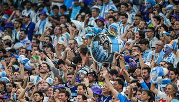 Fanynce Argentiny hrozí vězení. Během oslav vítězství se na tribuně svlékla