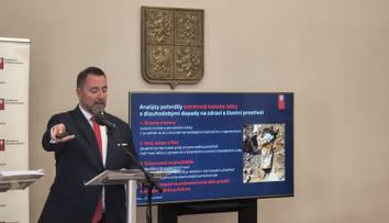 Jedy na Šumavě kontaminovaly tisíc tun půdy, tvrdí Červený. Sanace potrvá roky