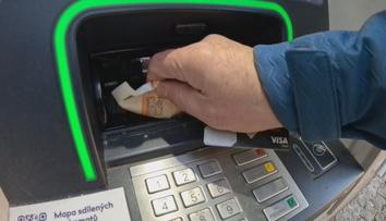Už tři banky hlásí odstávku. Služby brzy nebudou fungovat