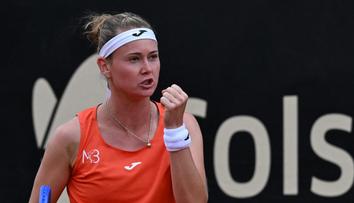 Bouzková zvládla tříhodinovou bitvu. Slaví první titul mimo Prahu