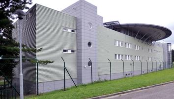 Lidé volají po otevření "tajné" nemocnice. Vojáci řekli, proč to nejde