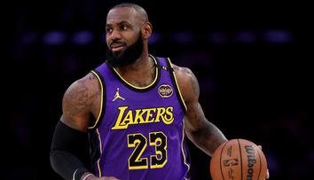 Další sezóna pro hvězdného LeBrona. V Lakers si za rok vydělá miliardu