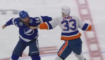 Slovák Chára si to rozdal s odvěkým rivalem, v NHL se porvali už popáté