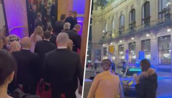 Velká evakuace Obecního domu. Český ples přerušila nahlášená bomba