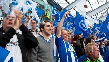 Kluby v Premier League rozjely akci. Zdravotníkům dají sto tisíc lístků