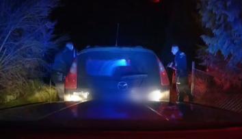 Řidič zběsile ujížděl Děčínem hlídce. Nechte mě, jedu domů, volal na linku 158