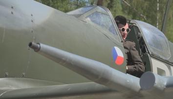 Nadšenci v uniformách i historická technika. V Plzni si připomínají konec války
