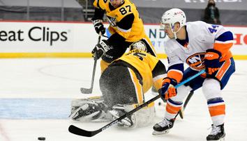 VIDEO: Sidney Crosby brilantním zákrokem hokejkou zabránil gólu
