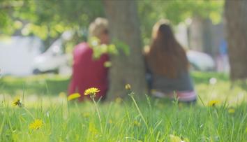 Polovina mladých je nezadaná. Na vině jsou sociální sítě, říkají psychologové