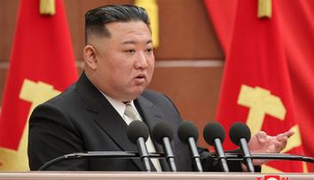 Kim Čong-un povečeřel s námořníky. Všichni skončili v nemocnici