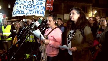 Lidé ve Valencii protestovali proti vládě. Při povodních úplně selhala, zlobí se